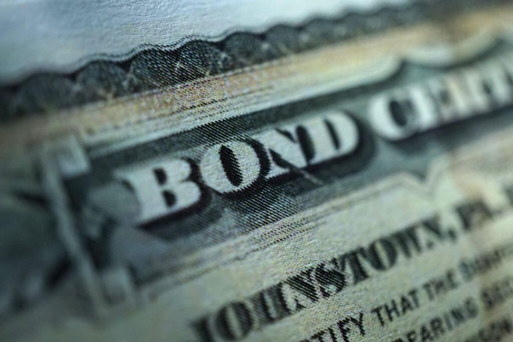 This 9.9%-Paying Bond Fund Is Ridiculously Cheap (13% Discount)