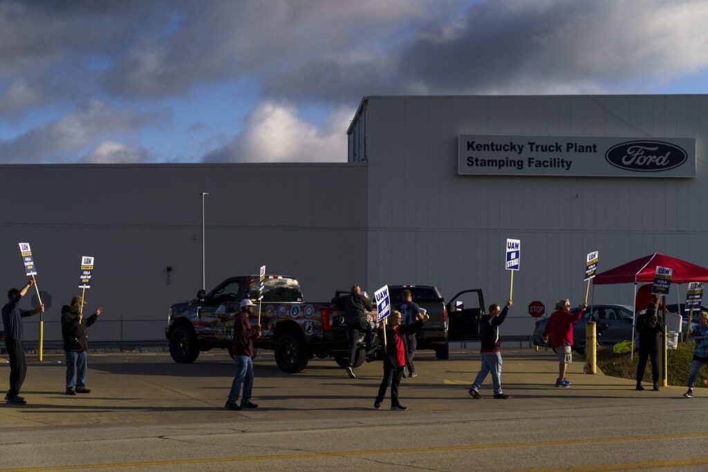 UAW, Ford Reach a Tentative Agreement